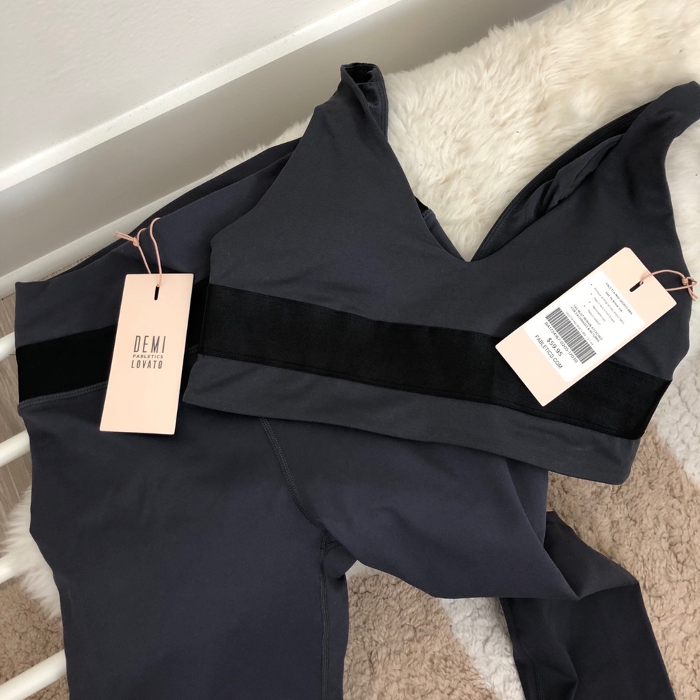 Demo Lovato Athletic set, leggings and sports bra